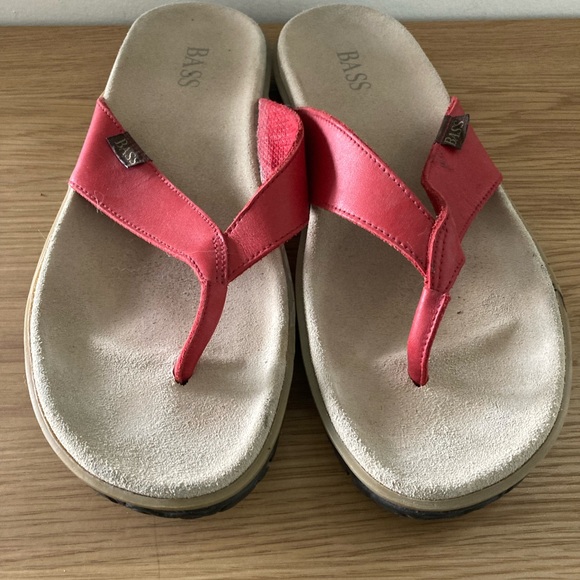 Bass Size 11 Red Thong Sandals - Picture 3 of 7